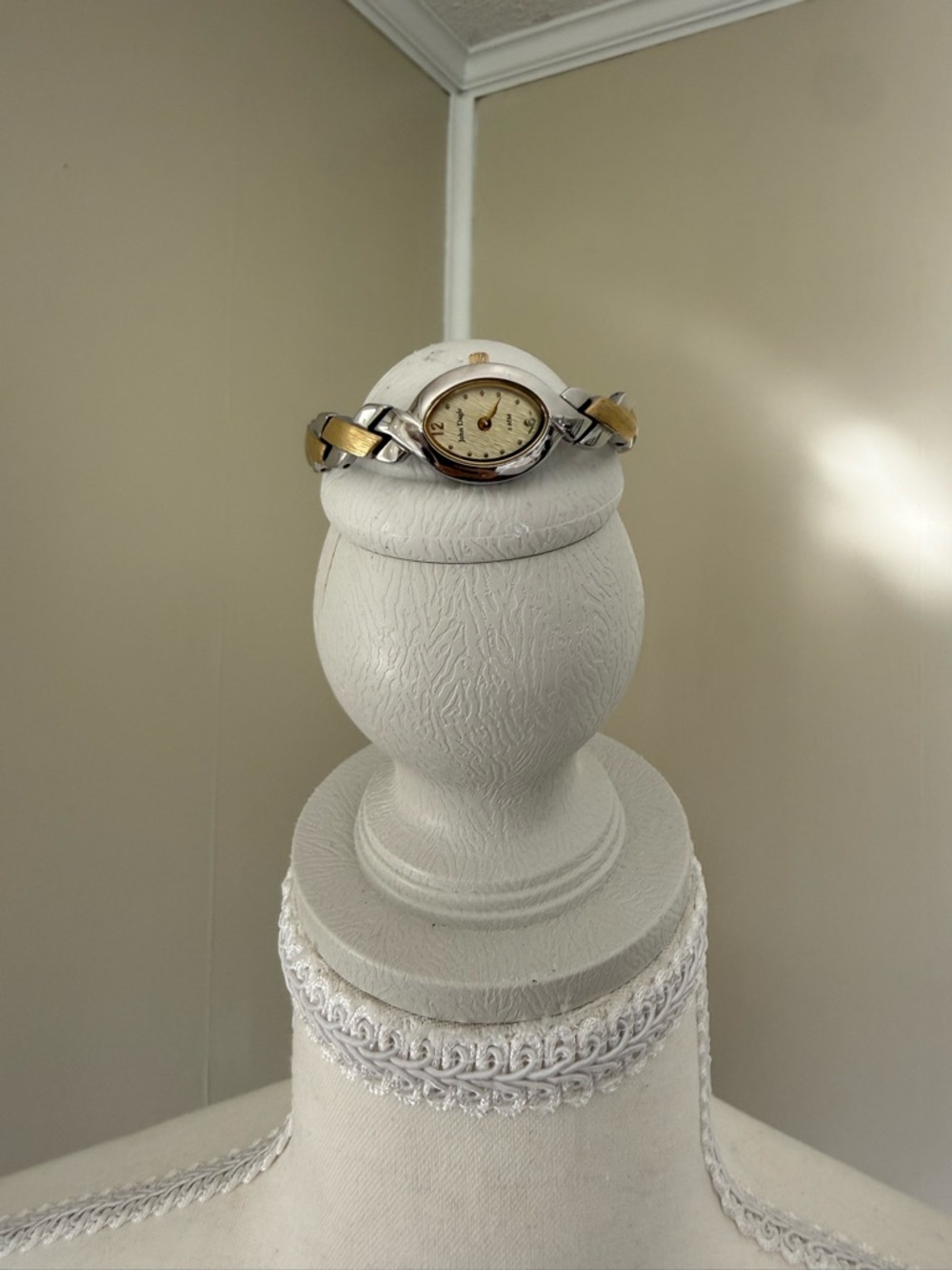 Vintage John Dagle Two-Tone Oval Women's Wristwatch - Gold and Silver - Picture 3 of 4
